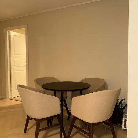 Apartment 4 Bedroom Modern - Central! *