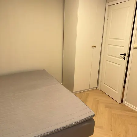 Apartment 4 Bedroom Modern - Central!